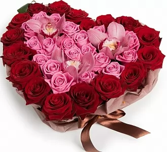 Букет из Роз и Орхидей в виде сердца